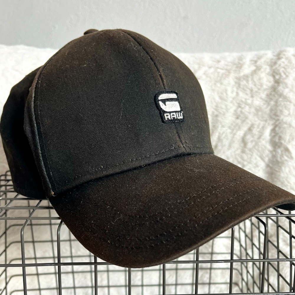 Back, one size fits all, G-Star baseball hat.